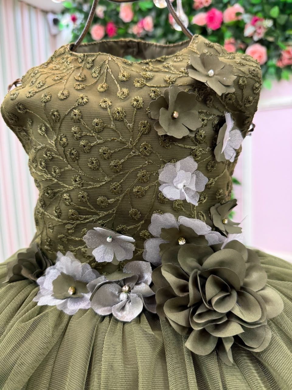 Vestido Infantil Jardim Encantado Verde Militar com Flores