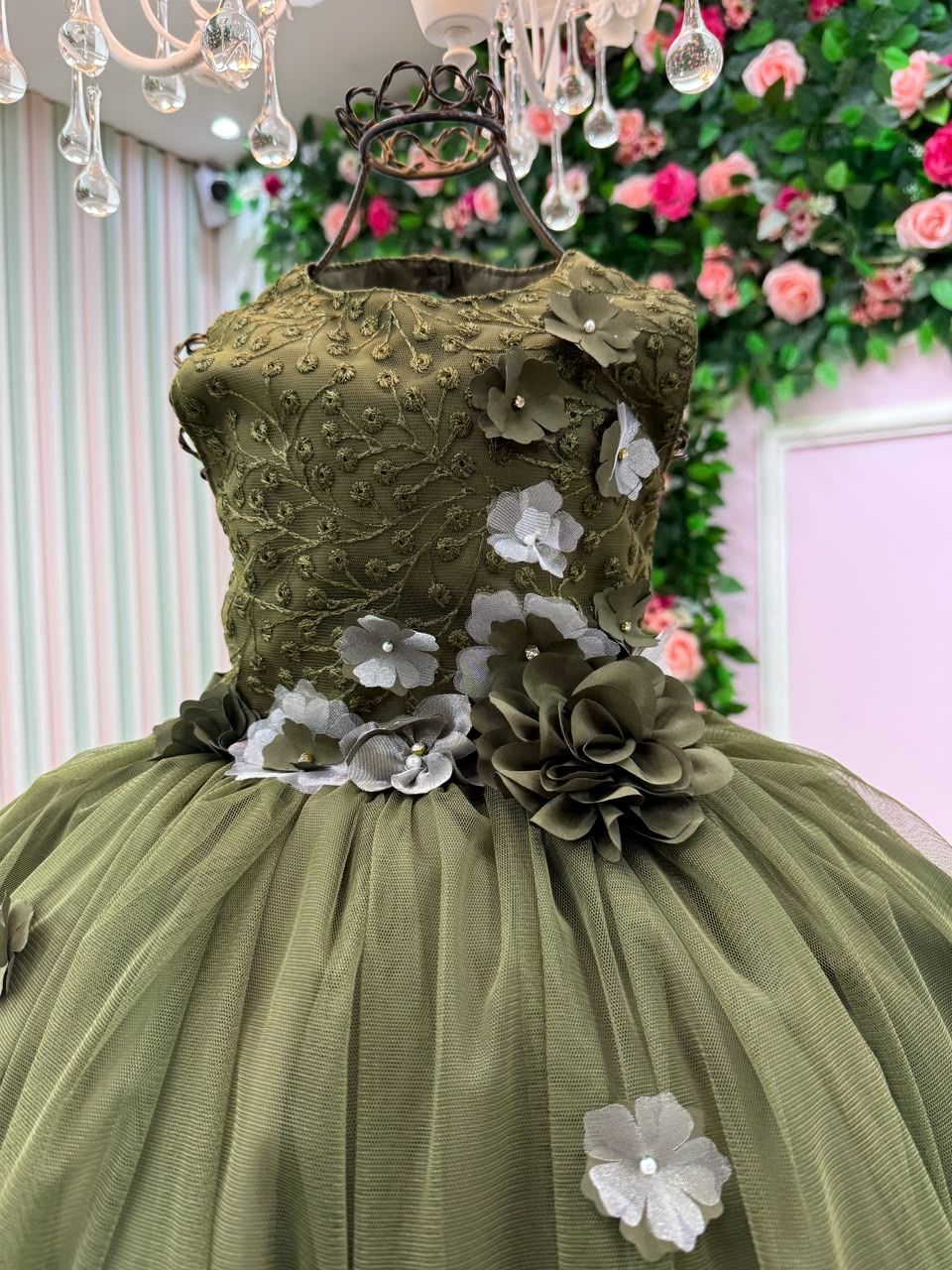 Vestido Infantil Jardim Encantado Verde Militar com Flores