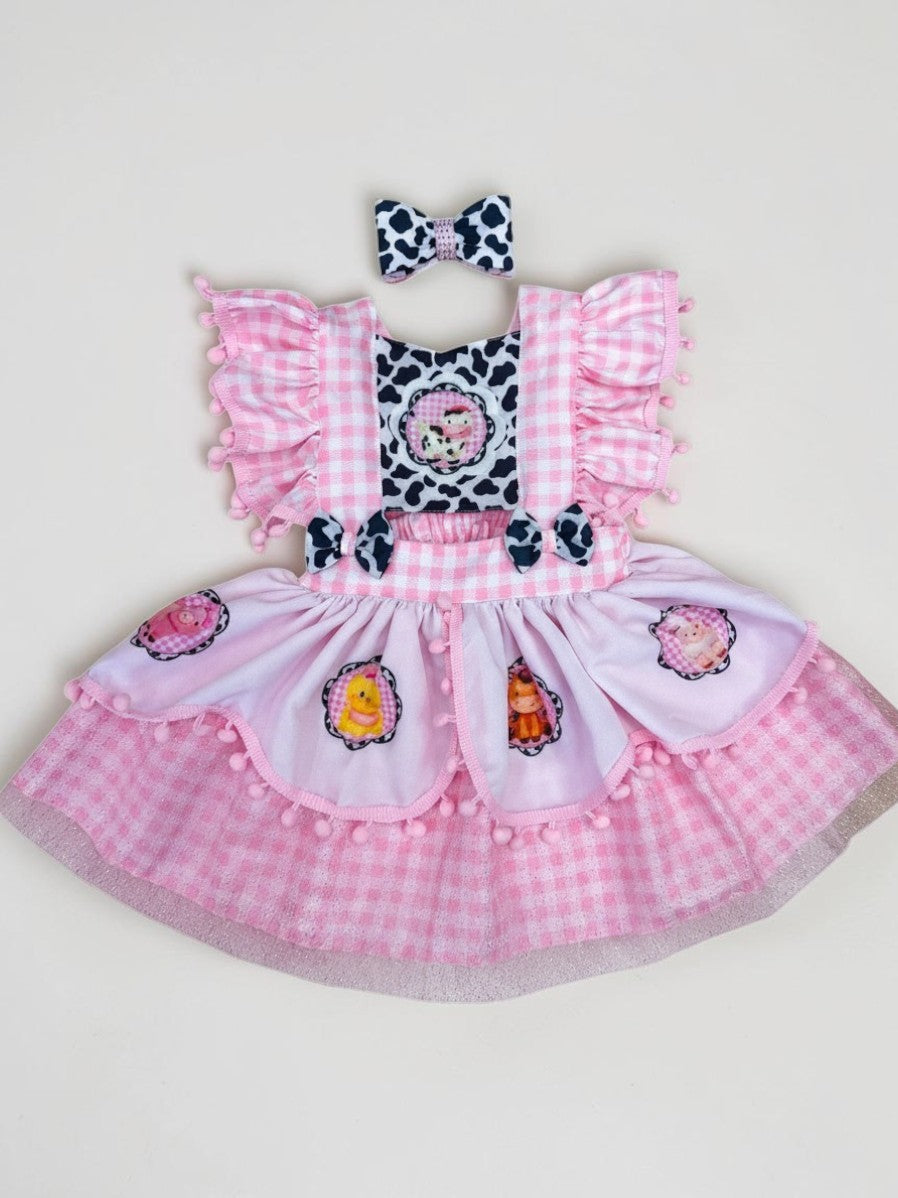 Vestido romper infantil Flor e Pipoquinha rosa tema fazendinha com estampa xadrez, animal print e laço de cabelo.