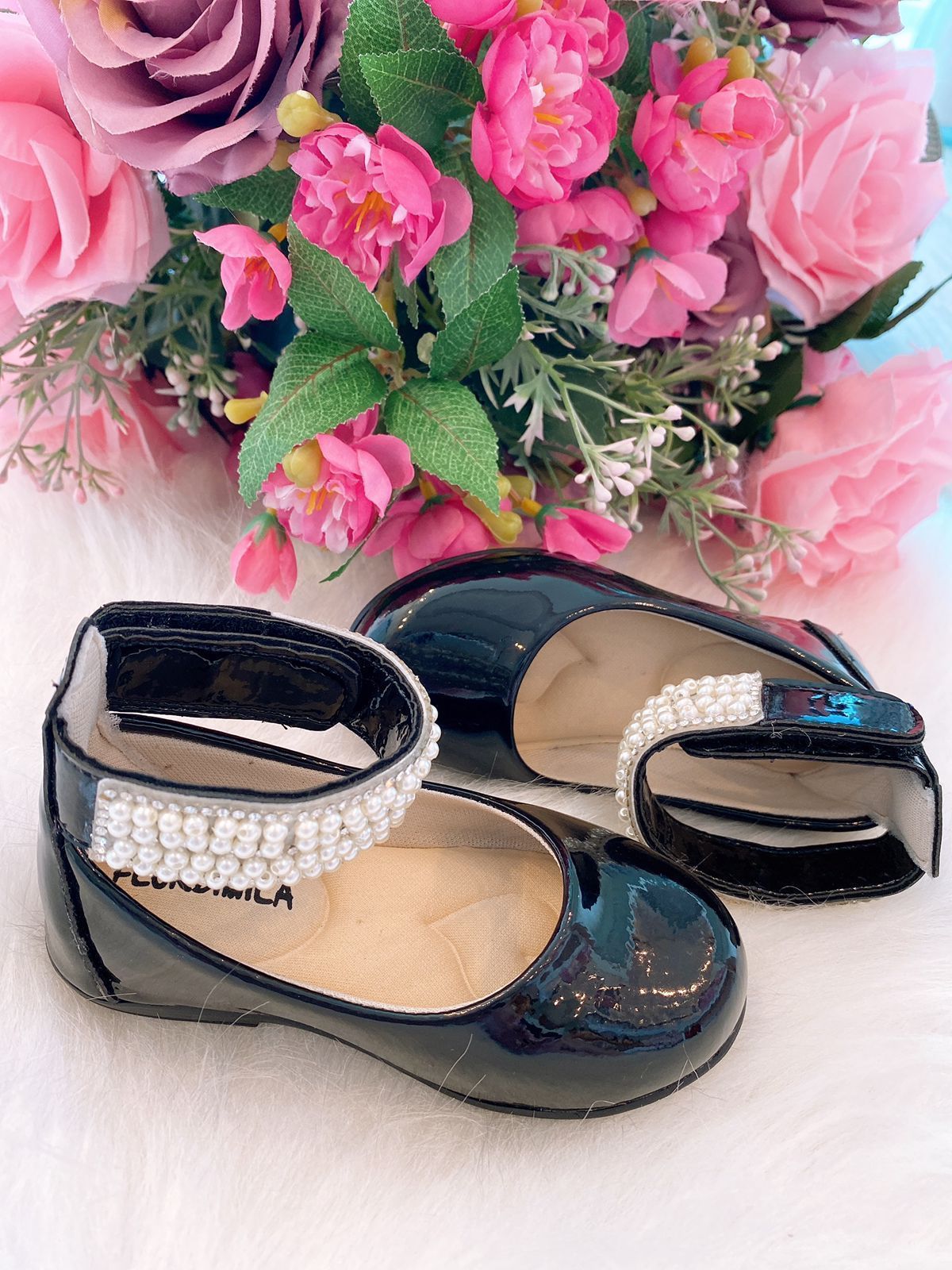 Sapatilha Flor Di Mila Camille Preta Pérolas (SPTAFLDMLPT)