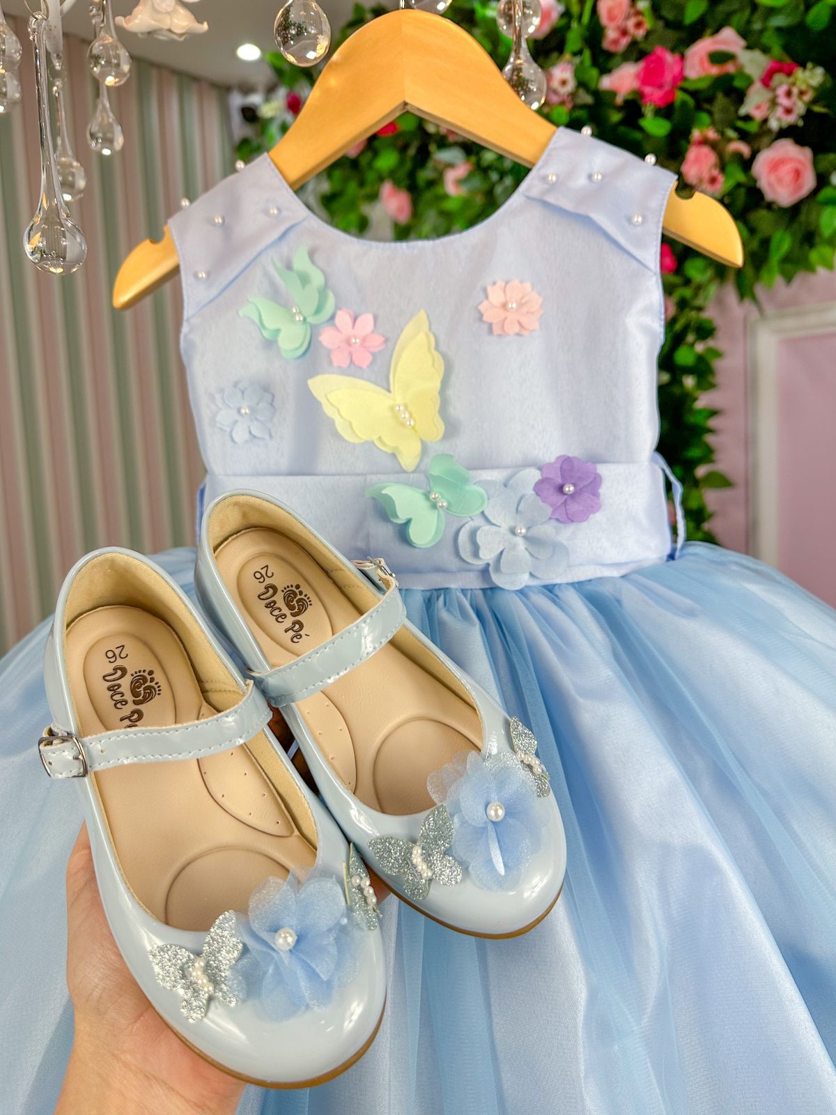 Vestido Princesa Belli Anabel Jardim Encantado Azul Bebe (VESTPRINCSBLLJDENCANTDAZLBB)