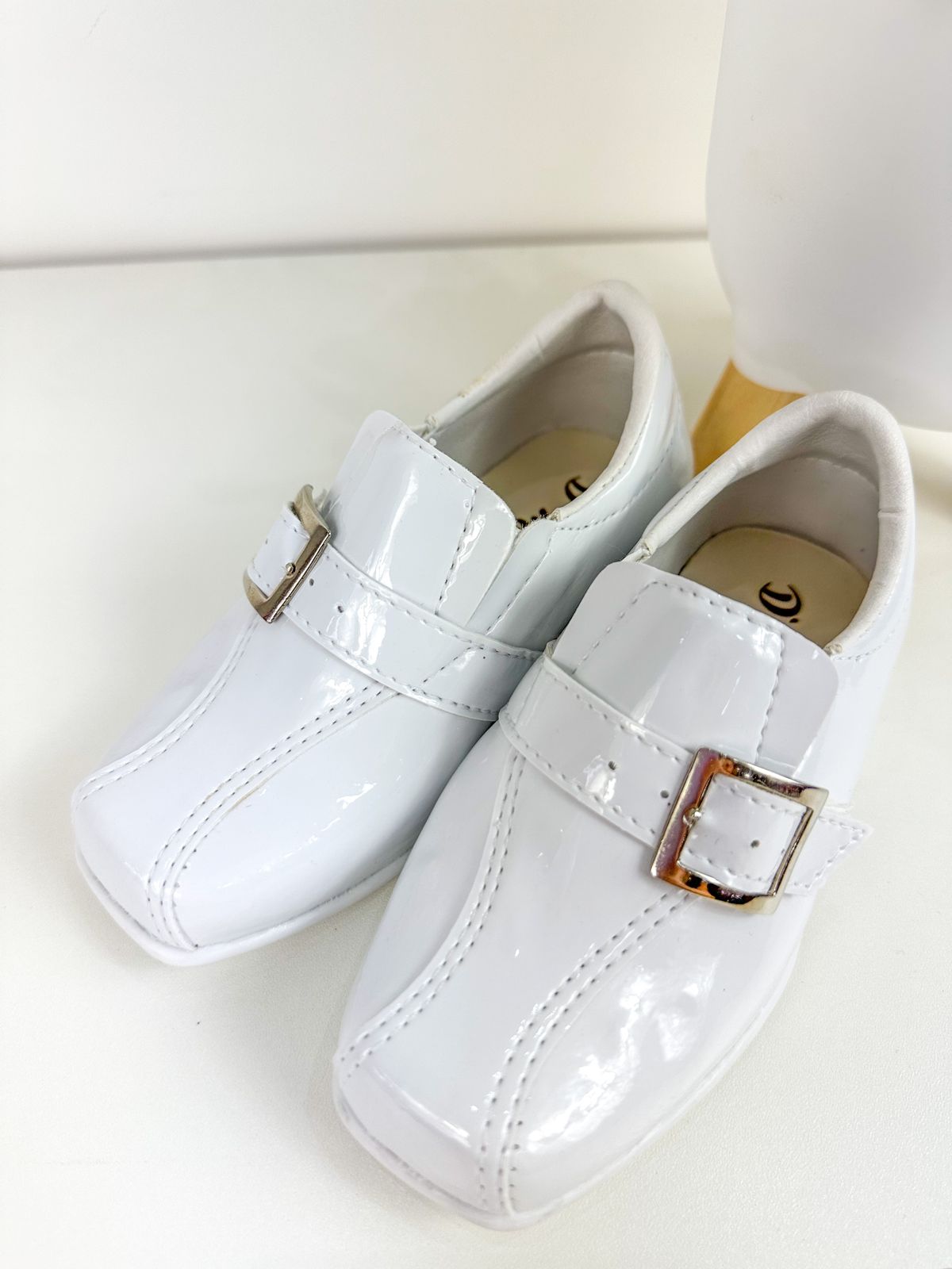 Sapato Social D Milan Branco (SAPSOCFLRDBRN)