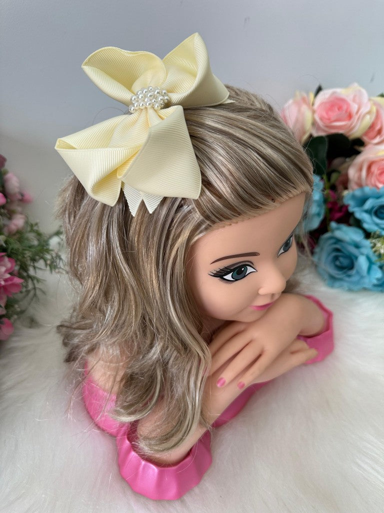Laço Belli Perolas Maria Eduarda Amarelo Claro (LCBLPRLOSMEARLOCRO)