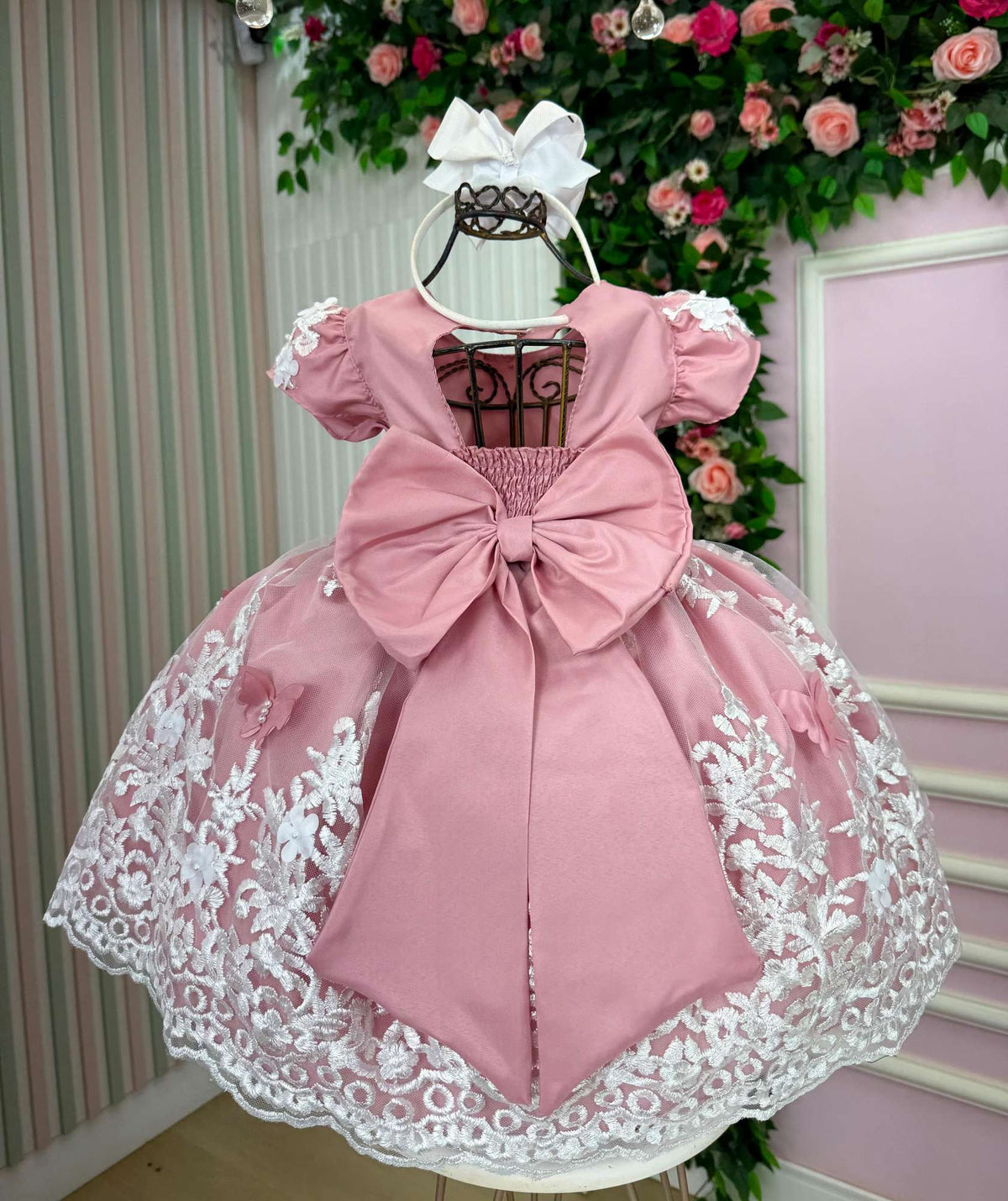 Vestido Marie Jardim Encantado Realeza Rose Renda Branca (VESTMRJRDENCRLZRSRNDBR)