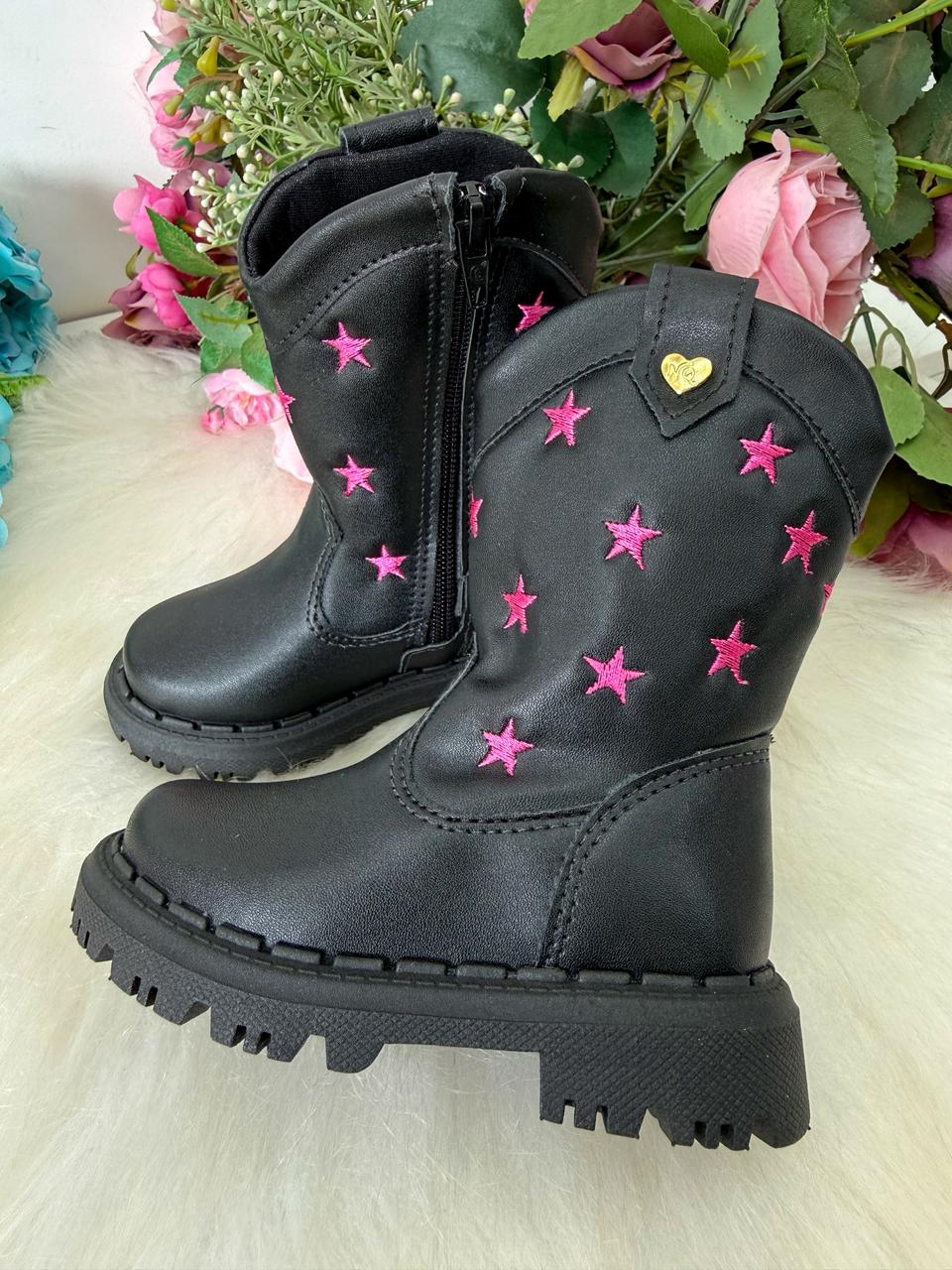 Bota Nilqi Manu Preta Estrela Pink Modelo 2 (BTNLQPRTMDL2)