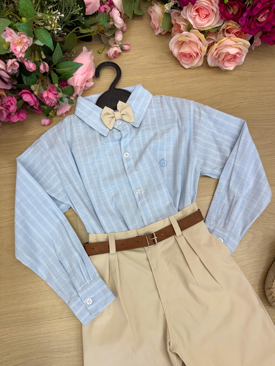 Conjunto Social Miss Cherry Henrique Azul Calça Bege (CONJSCLMSCHRHRAZCLBG)