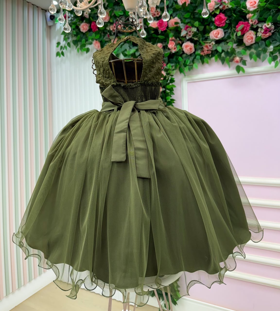 Vestido Infantil Jardim Encantado Verde Militar com Flores
